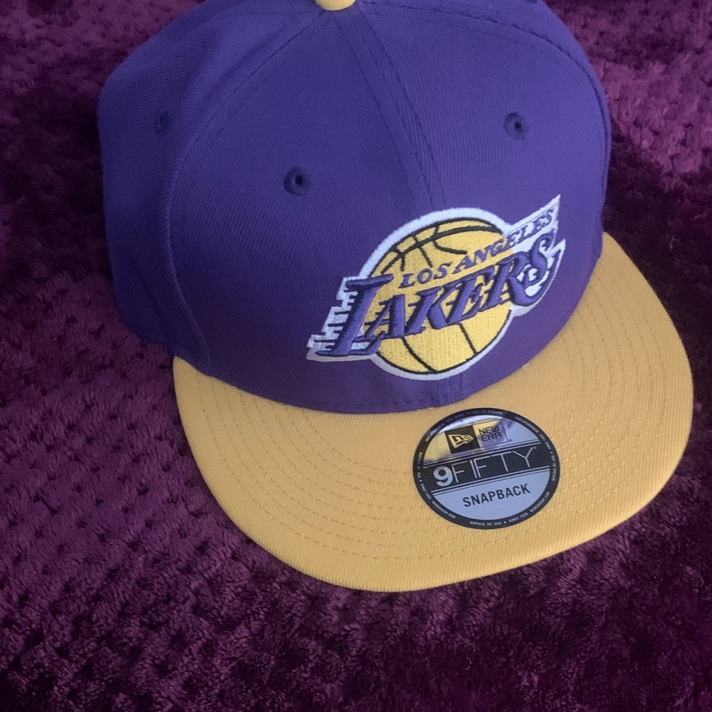 Los Angeles Lakers Purple and Yellow Snapback Hat. New never worn.